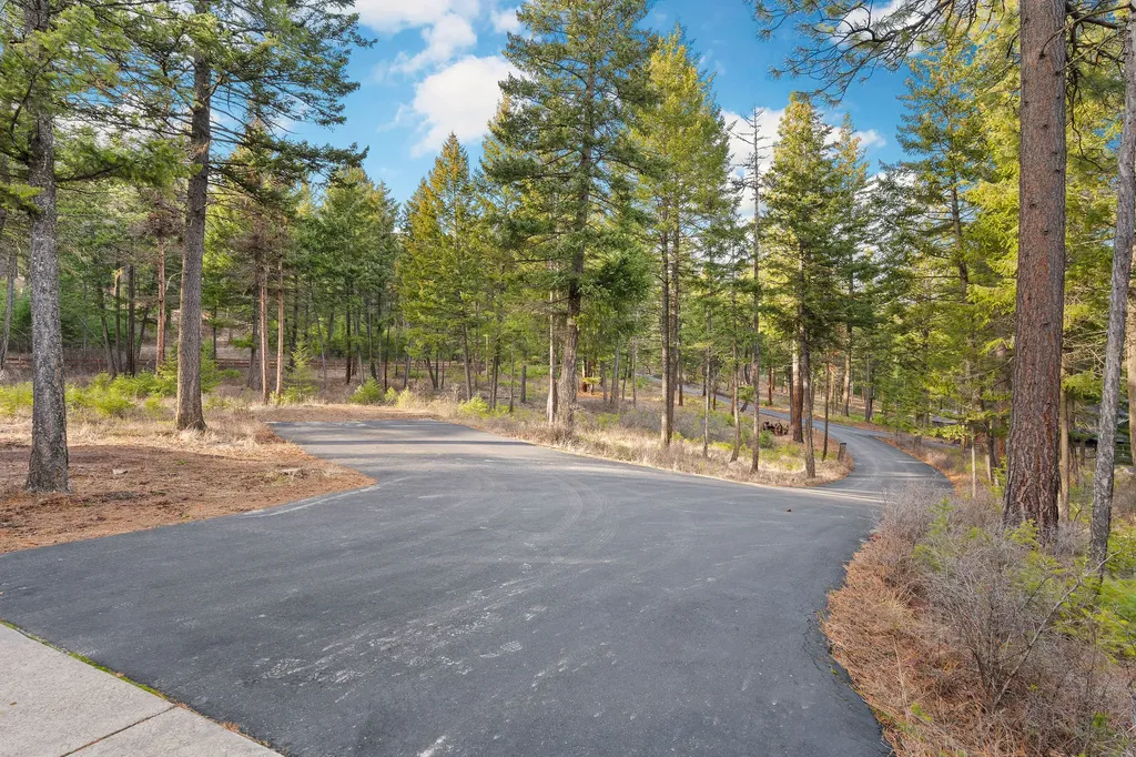18090 Demersville Wagon Road Lakeside MT 59922