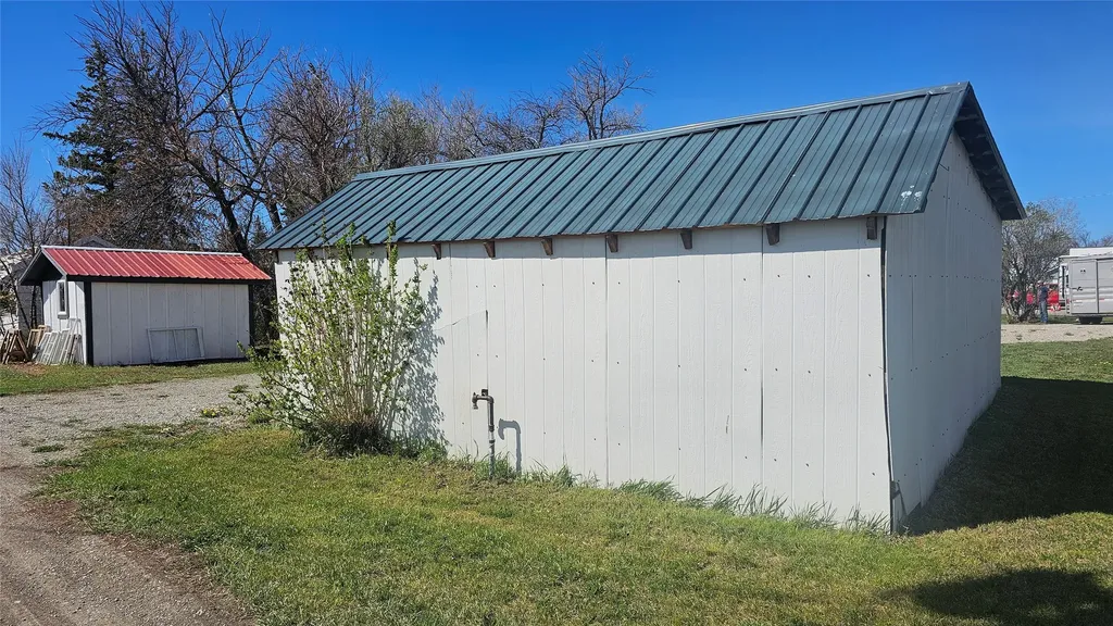 617 Montana Street Valier MT 59486