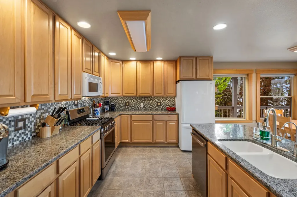 28152 White Swan Lane Polson MT 59860