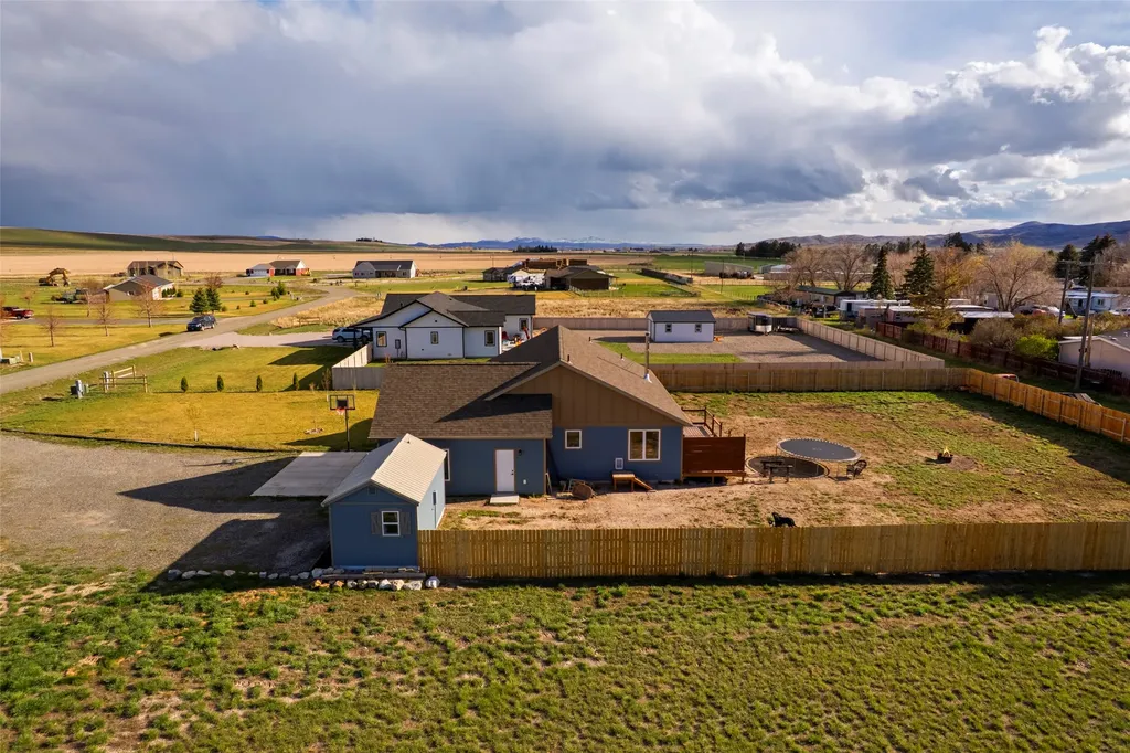 2 Sharon Loop Townsend MT 59644