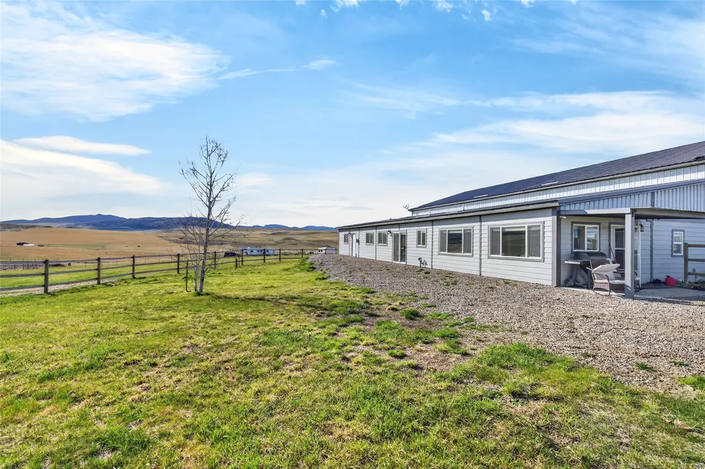 10 Lester Lane Cardwell MT 59721