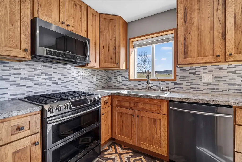 10 Lester Lane Cardwell MT 59721