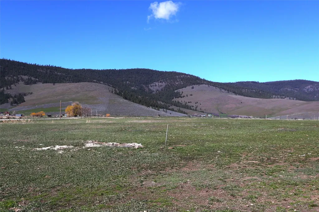 180 Patton Road Lonepine MT 59848