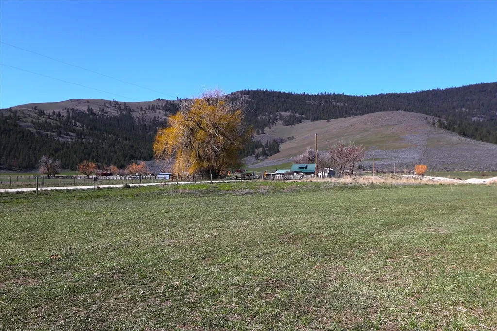 18 Cluzen Road Lonepine MT 59848