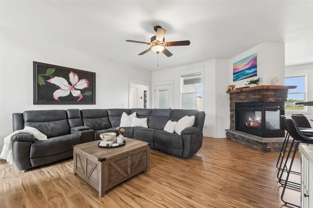 1113 Mackinaw Loop Somers MT 59932