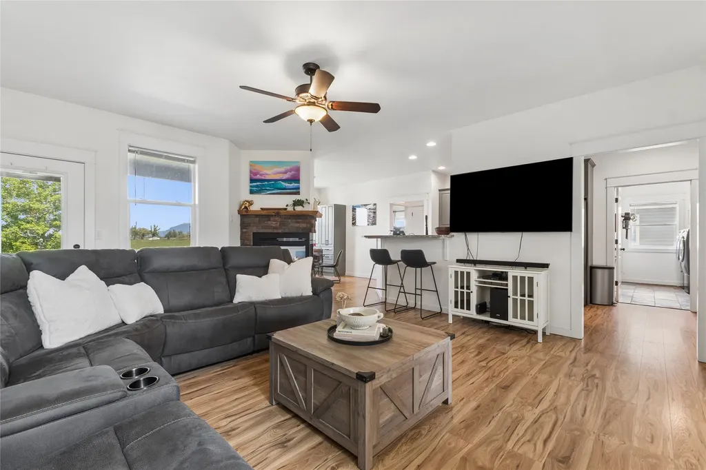 1113 Mackinaw Loop Somers MT 59932