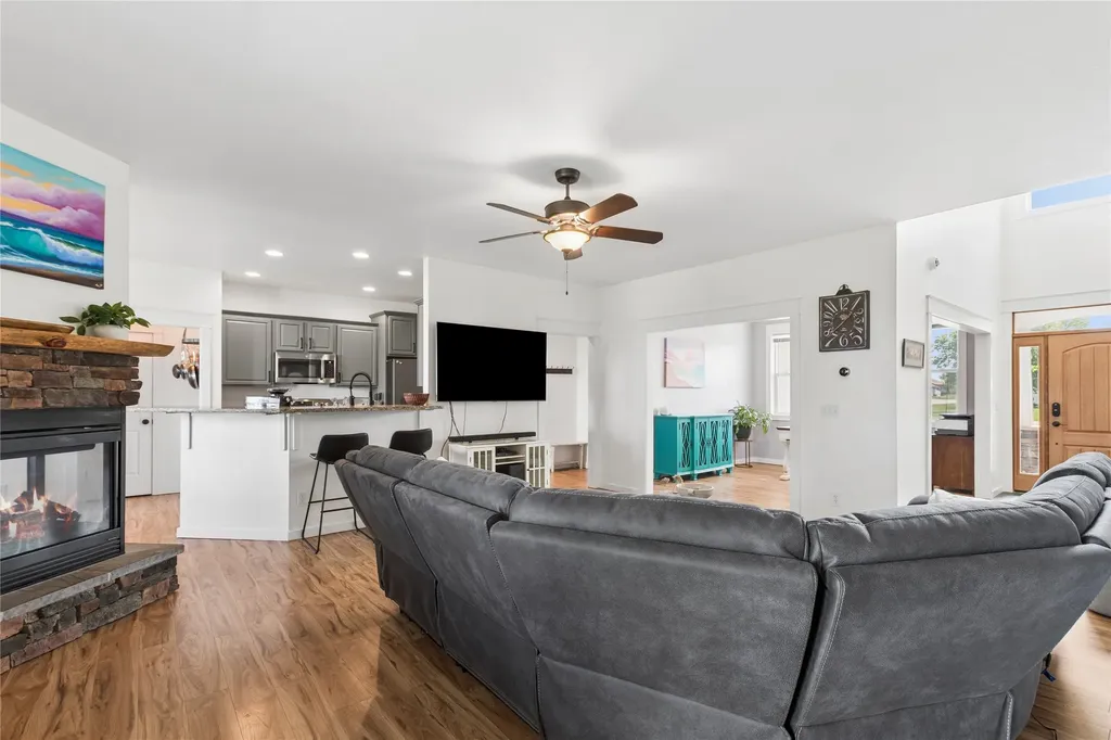 1113 Mackinaw Loop Somers MT 59932