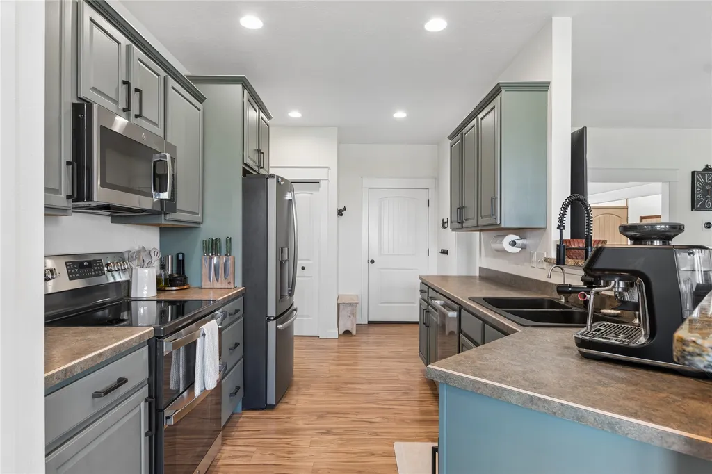 1113 Mackinaw Loop Somers MT 59932