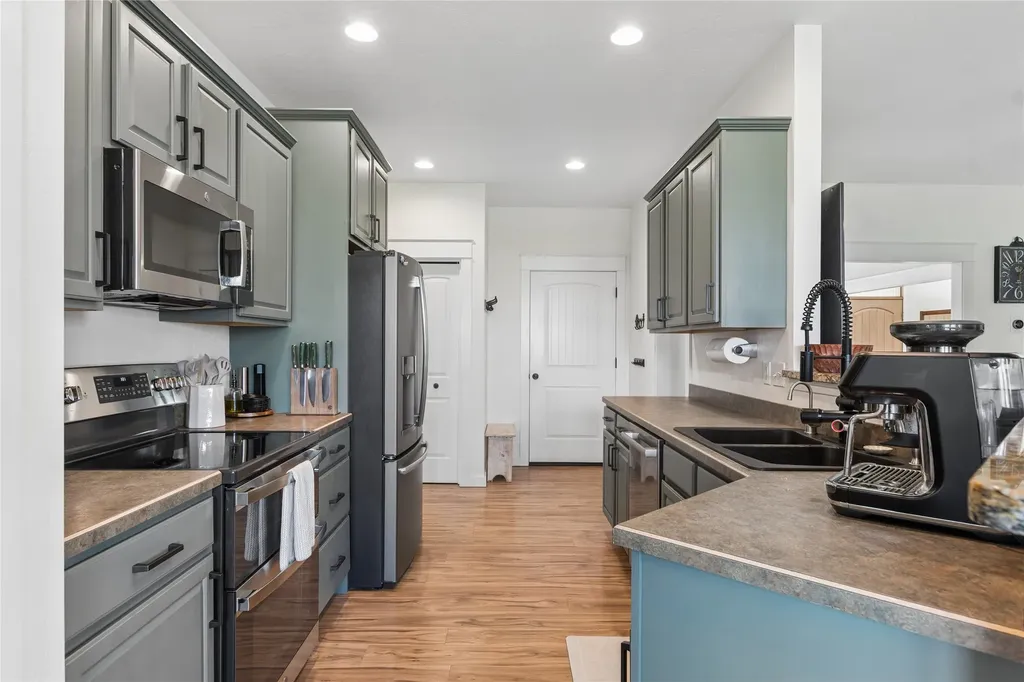1113 Mackinaw Loop Somers MT 59932