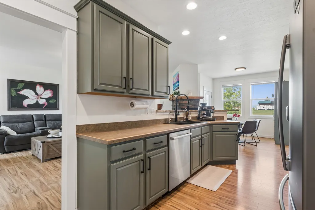 1113 Mackinaw Loop Somers MT 59932