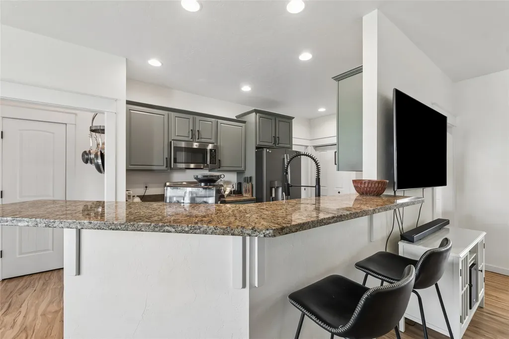 1113 Mackinaw Loop Somers MT 59932