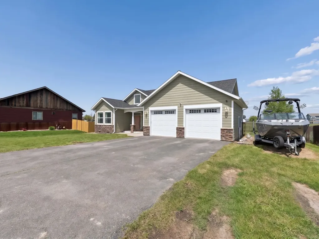 1113 Mackinaw Loop Somers MT 59932