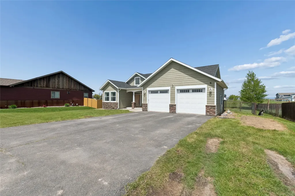 1113 Mackinaw Loop Somers MT 59932