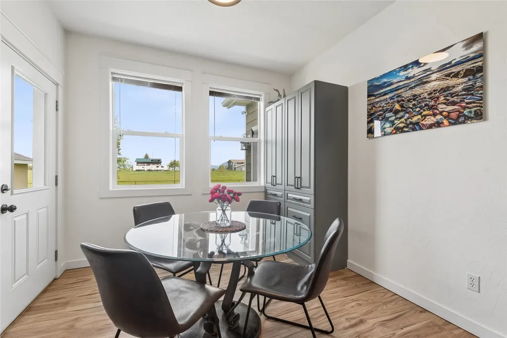 1113 Mackinaw Loop Somers MT 59932