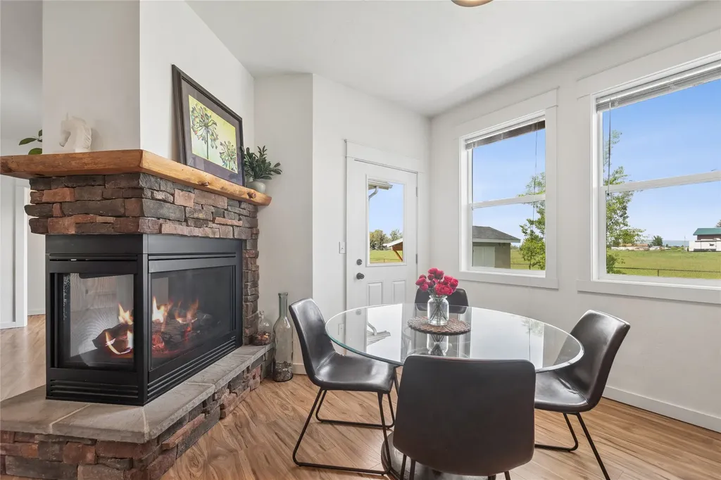 1113 Mackinaw Loop Somers MT 59932