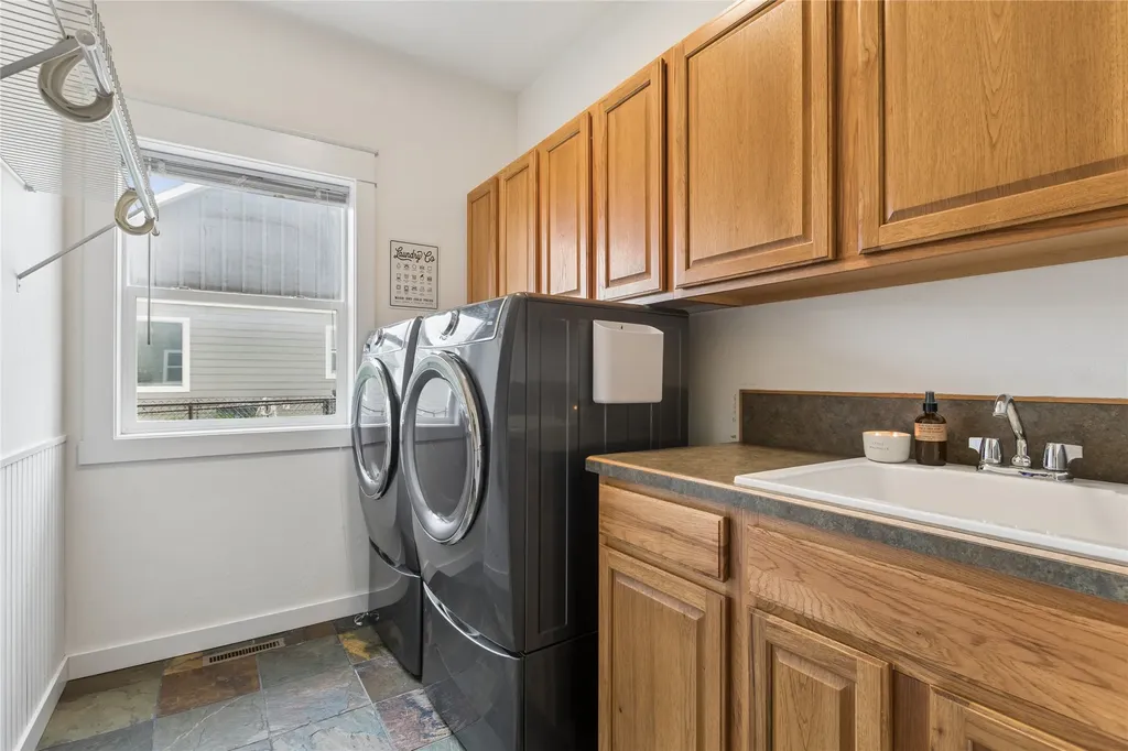 1113 Mackinaw Loop Somers MT 59932