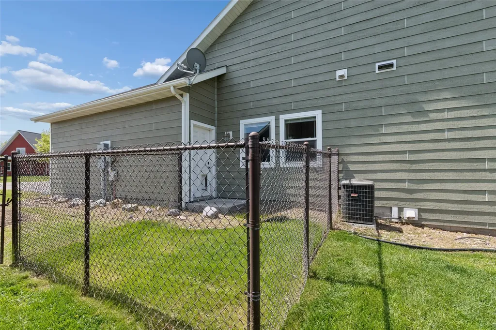 1113 Mackinaw Loop Somers MT 59932