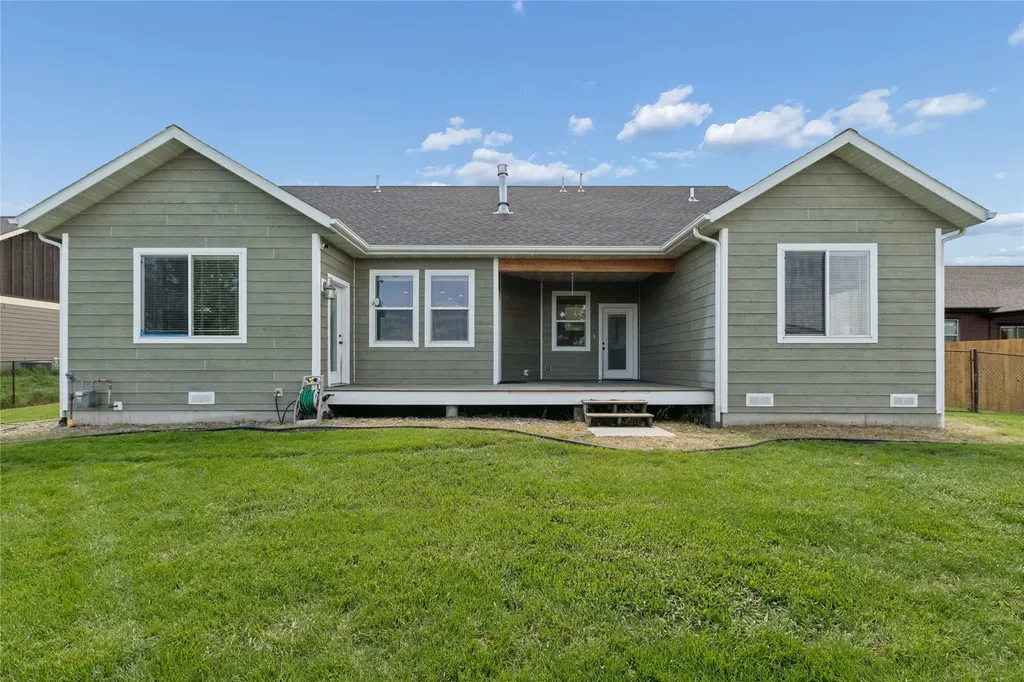 1113 Mackinaw Loop Somers MT 59932