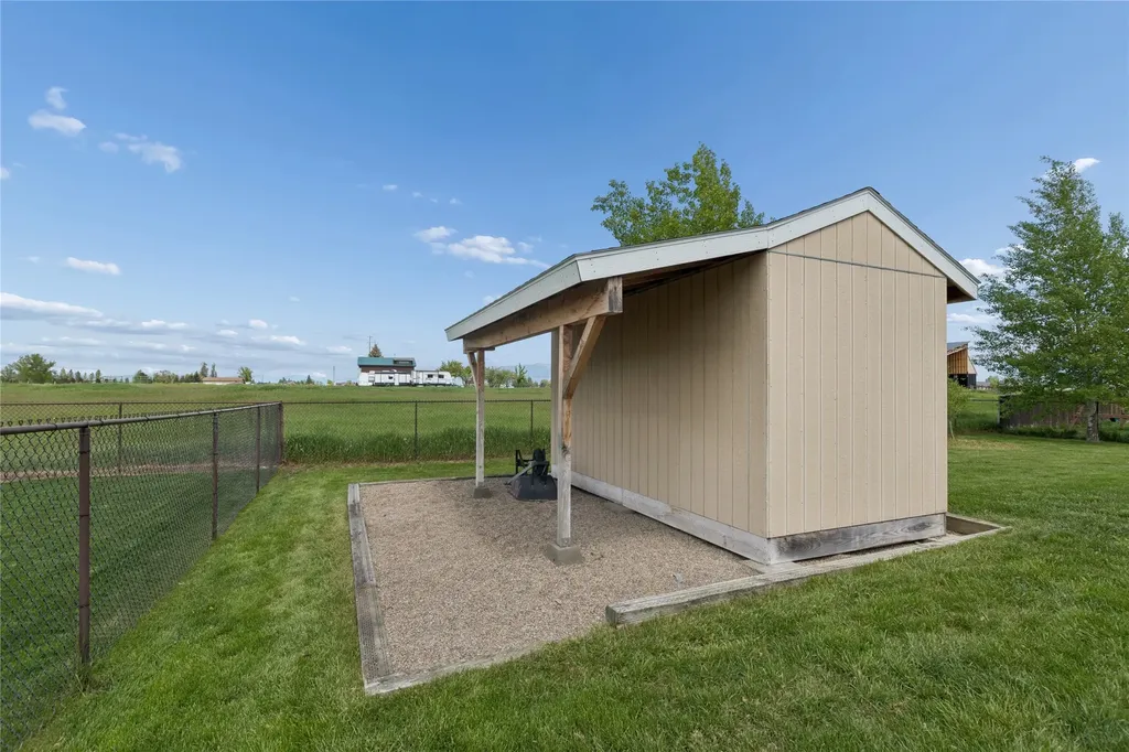 1113 Mackinaw Loop Somers MT 59932