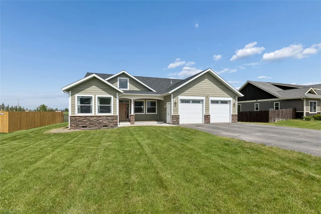 1113 Mackinaw Loop Somers MT 59932