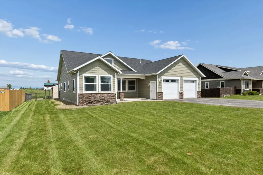 1113 Mackinaw Loop Somers MT 59932