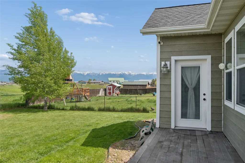 1113 Mackinaw Loop Somers MT 59932