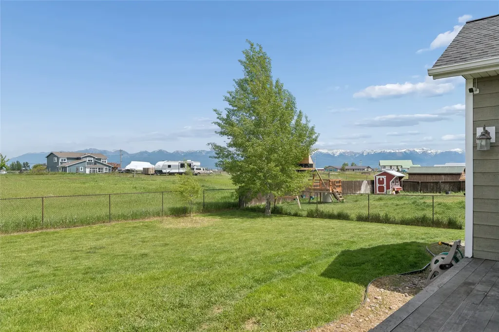 1113 Mackinaw Loop Somers MT 59932