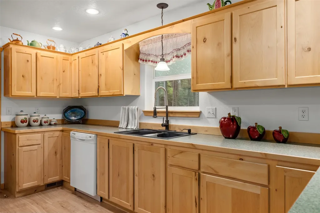 13033 Trinkus Lane Bigfork MT 59911