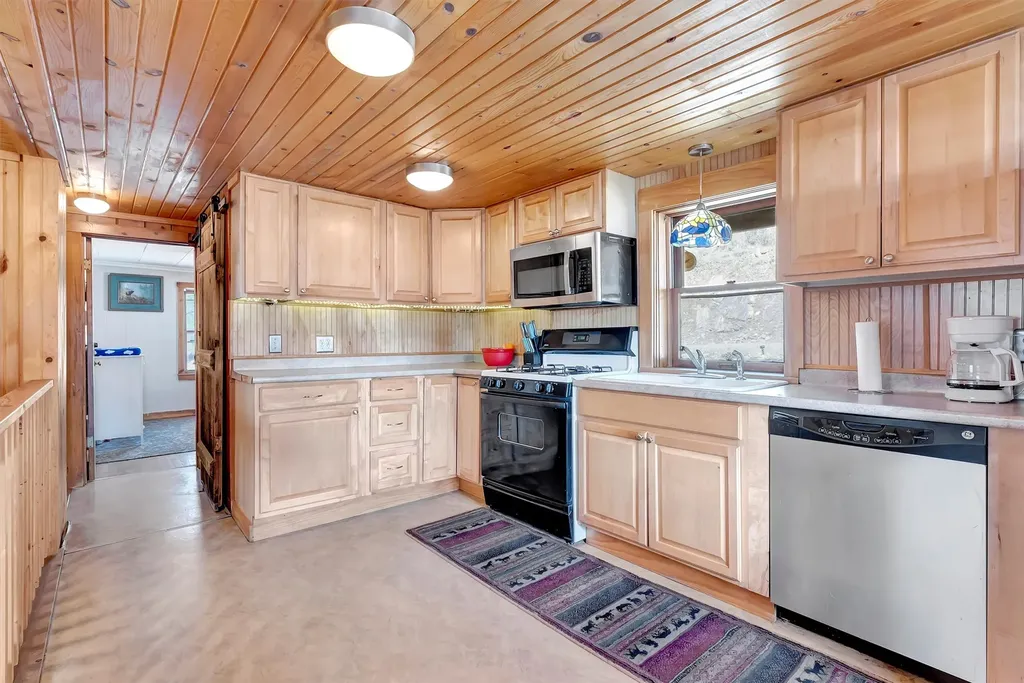 818 Rosehill Lane Alberton MT 59820