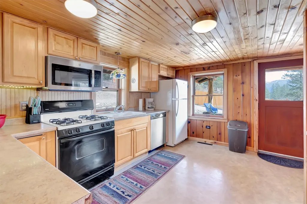 818 Rosehill Lane Alberton MT 59820