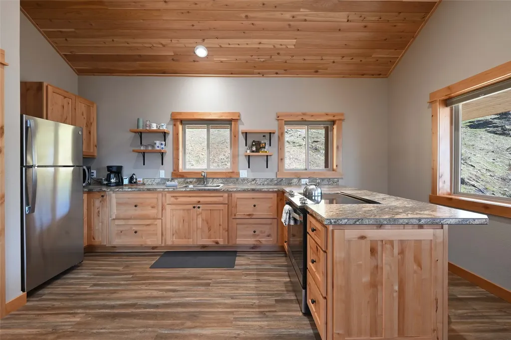 31 Wilcutt Draw Lane Paradise MT 59856