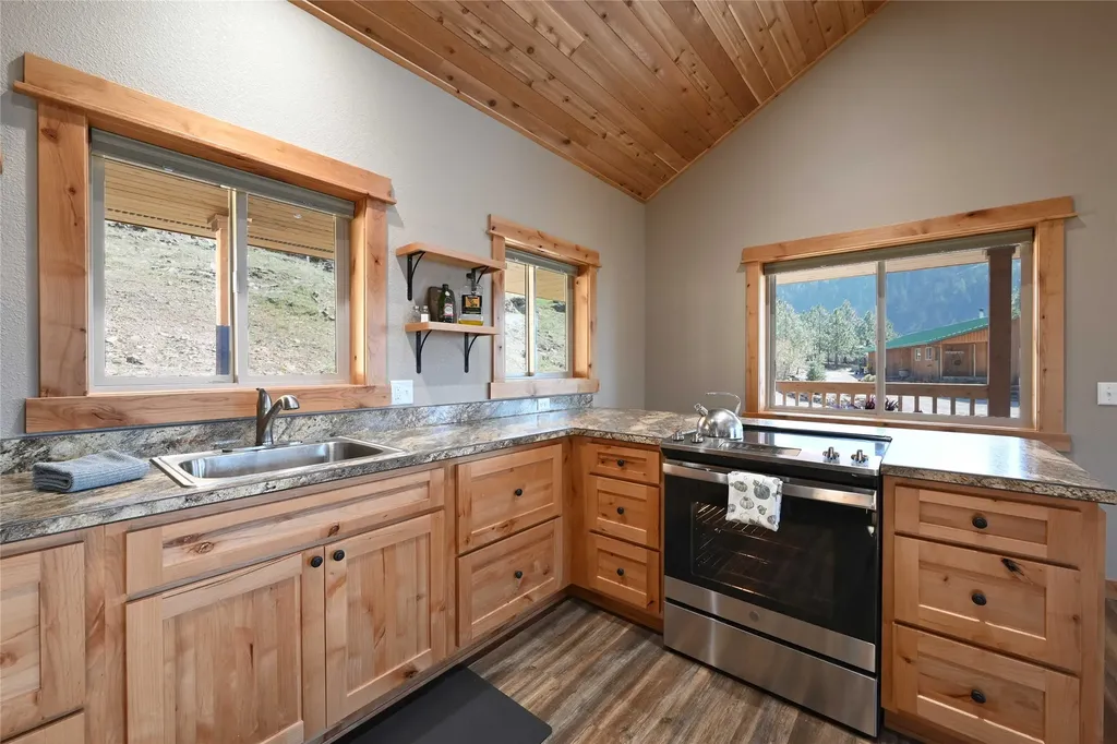 31 Wilcutt Draw Lane Paradise MT 59856