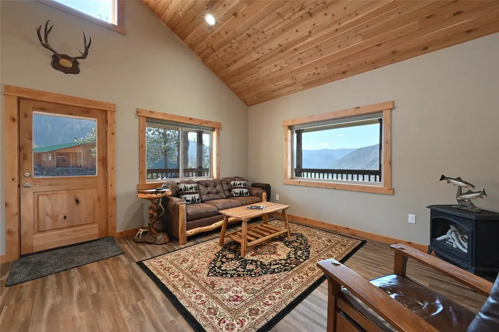 31 Wilcutt Draw Lane Paradise MT 59856