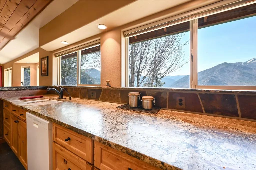 31 Wilcutt Draw Lane Paradise MT 59856