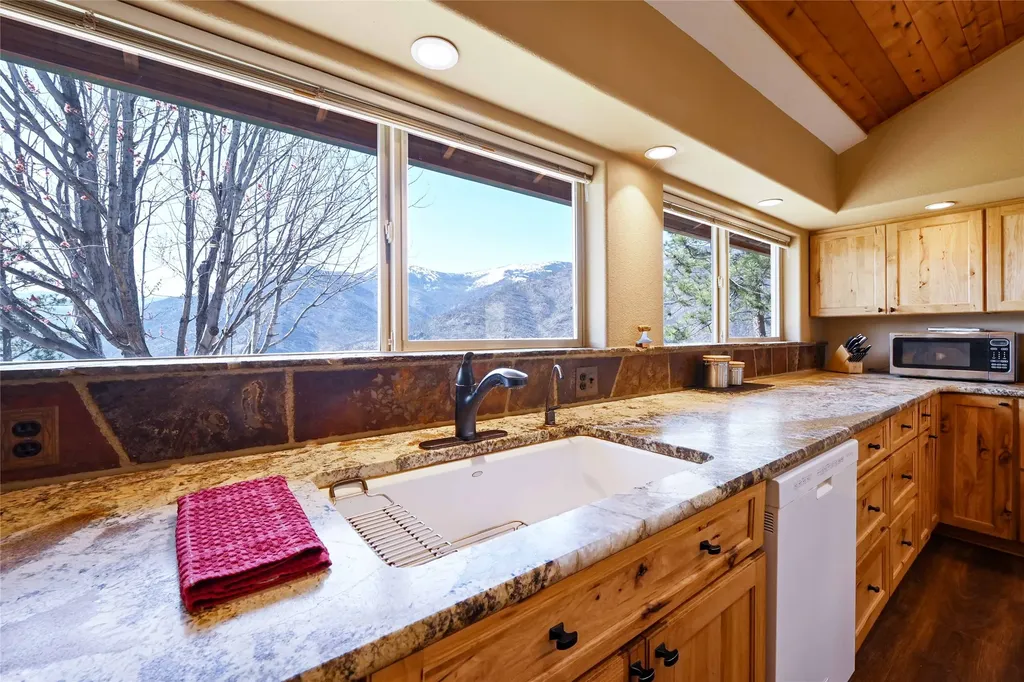 31 Wilcutt Draw Lane Paradise MT 59856