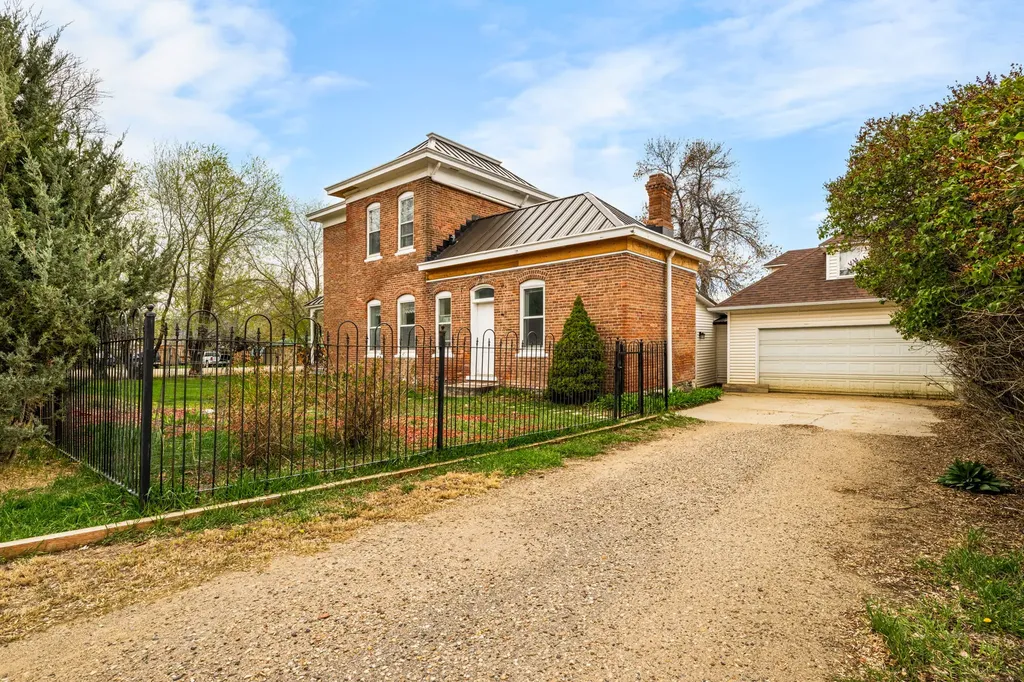 113 E Poppleton Street Sheridan MT 59749