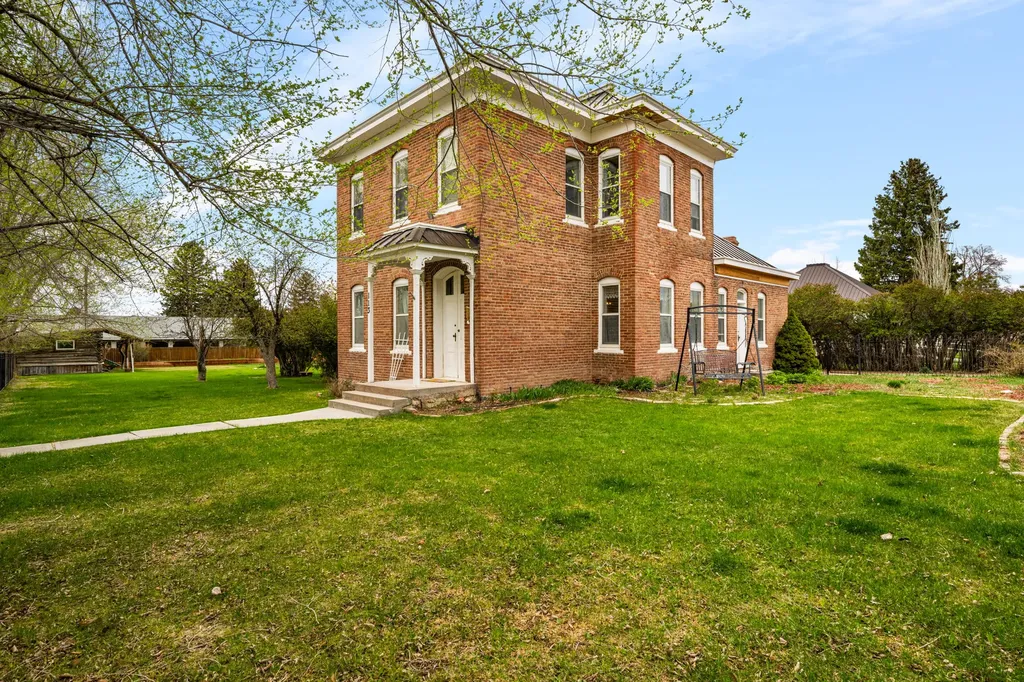113 E Poppleton Street Sheridan MT 59749