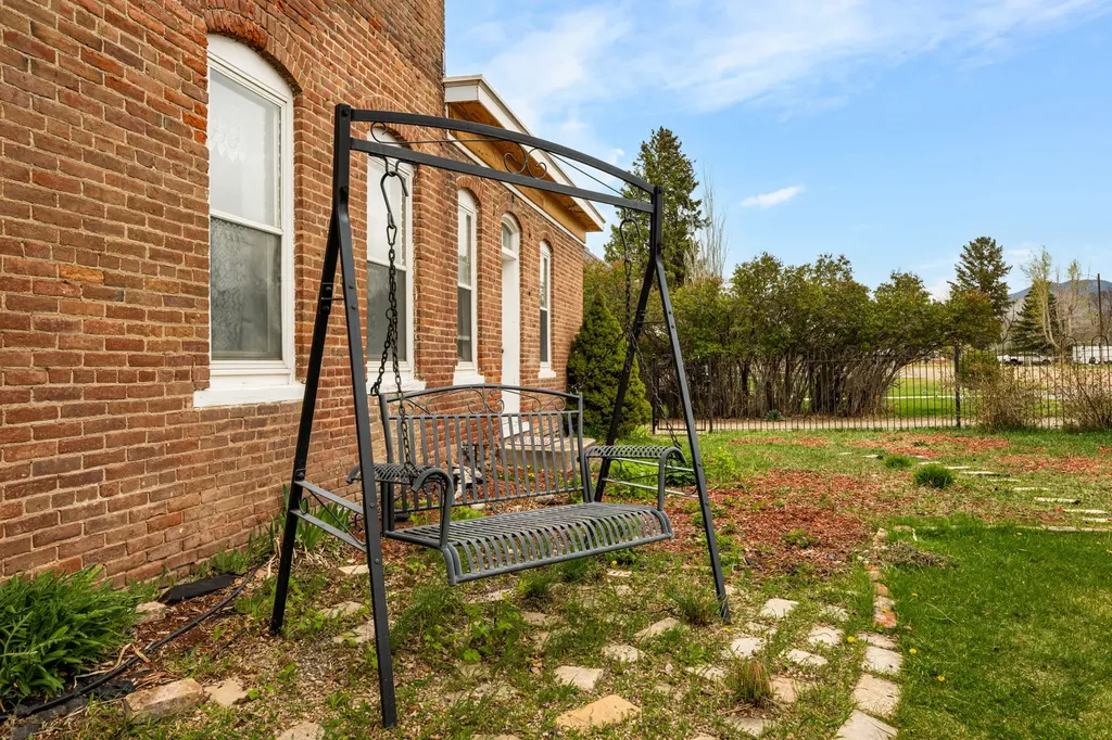 113 E Poppleton Street Sheridan MT 59749