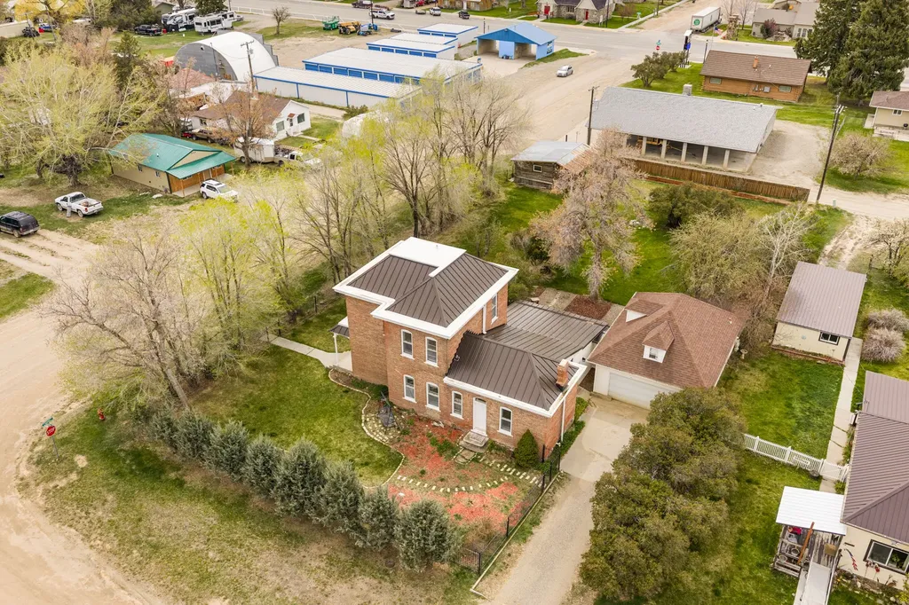 113 E Poppleton Street Sheridan MT 59749