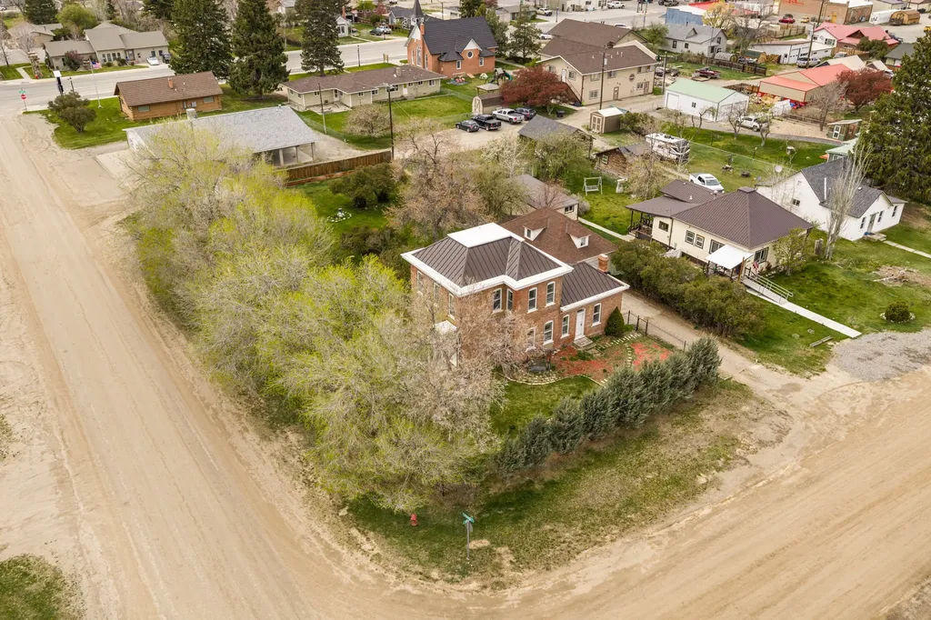 113 E Poppleton Street Sheridan MT 59749