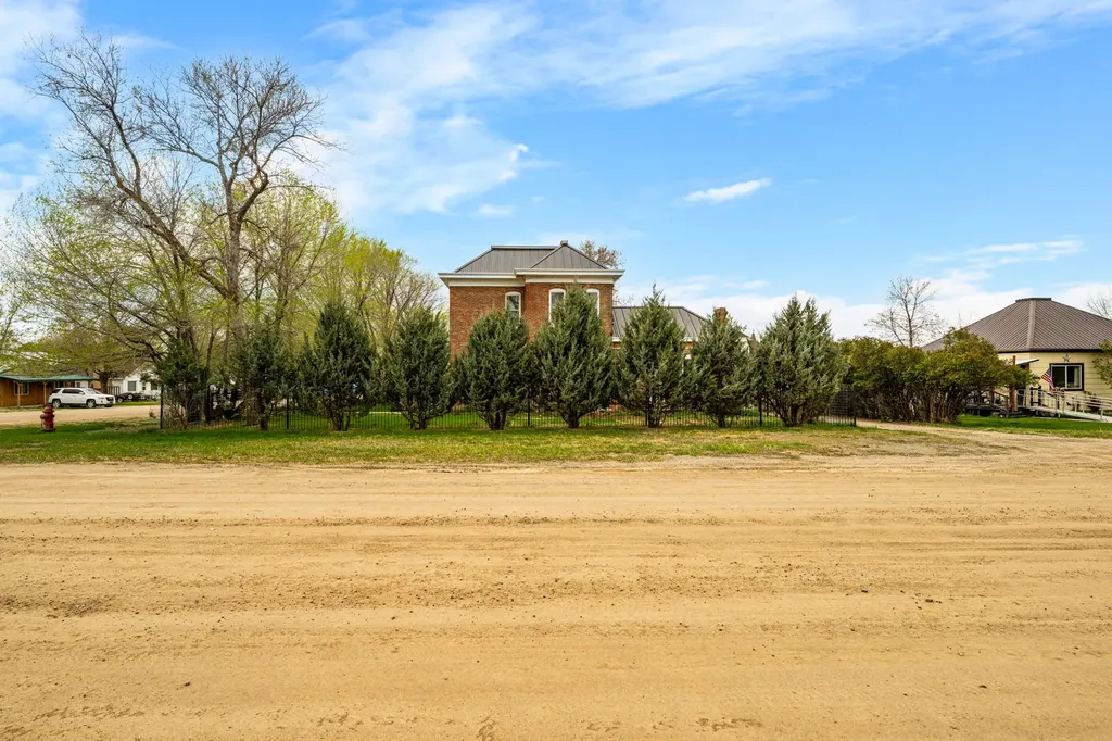 113 E Poppleton Street Sheridan MT 59749
