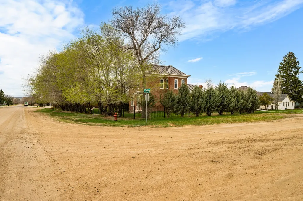 113 E Poppleton Street Sheridan MT 59749