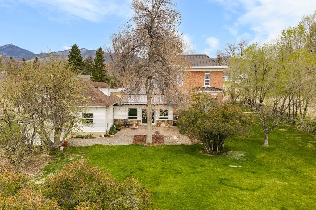 113 E Poppleton Street Sheridan MT 59749