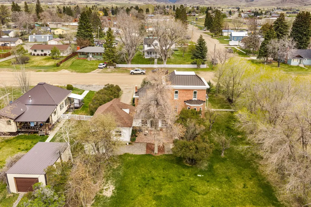 113 E Poppleton Street Sheridan MT 59749