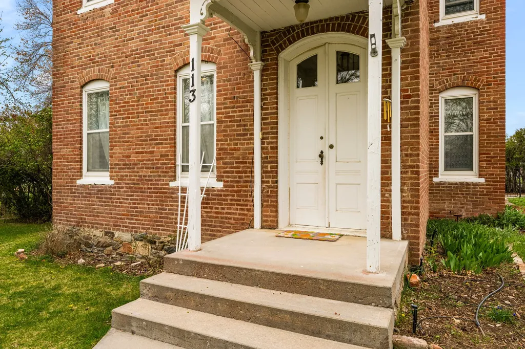 113 E Poppleton Street Sheridan MT 59749