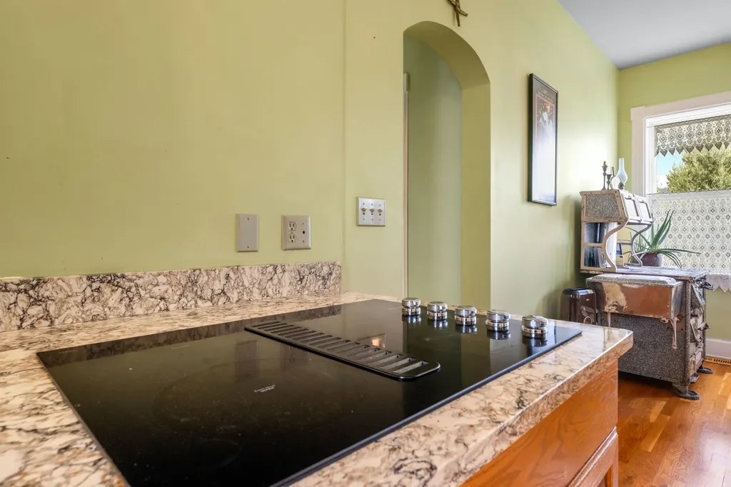 113 E Poppleton Street Sheridan MT 59749