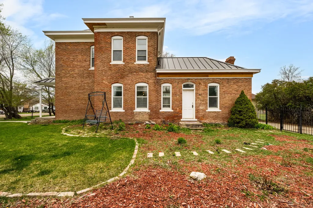 113 E Poppleton Street Sheridan MT 59749