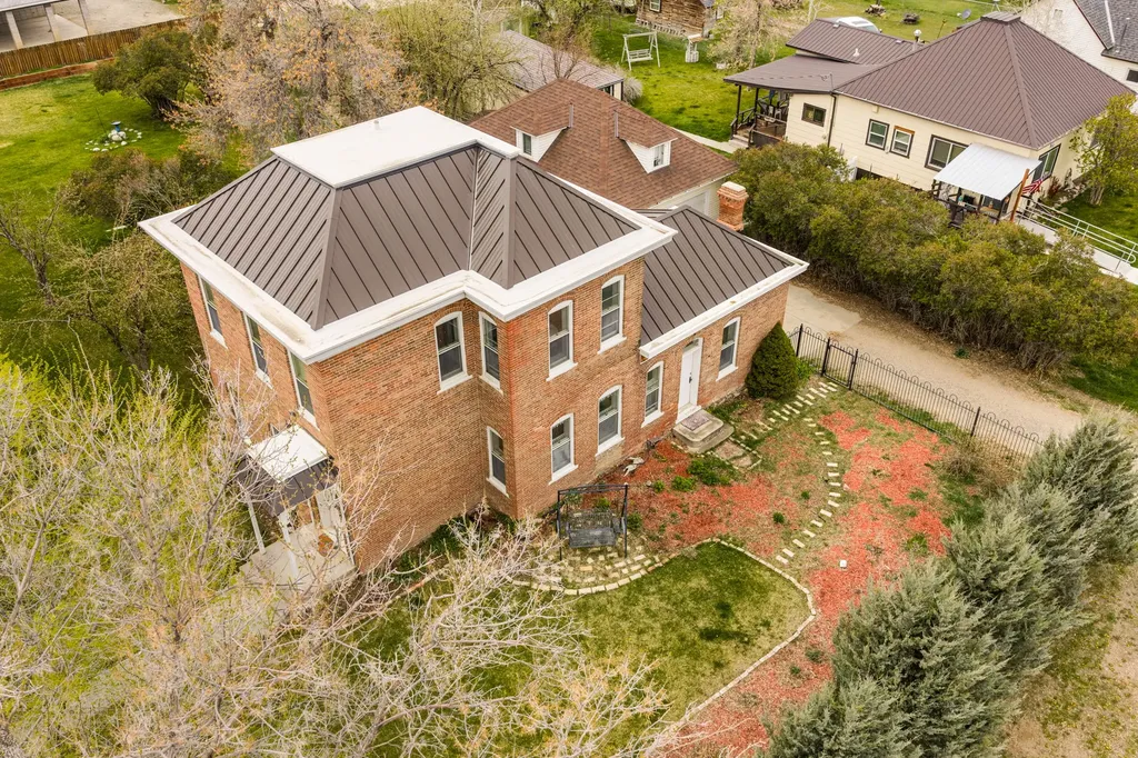 113 E Poppleton Street Sheridan MT 59749