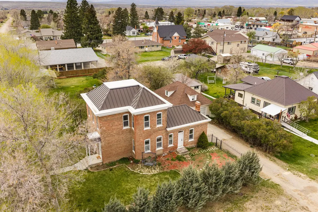 113 E Poppleton Street Sheridan MT 59749