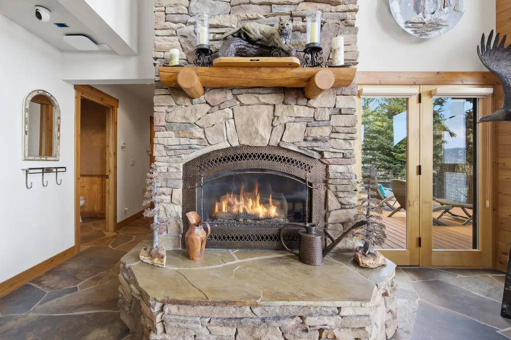 19234 Johns Lakeshore Drive Lakeside MT 59922